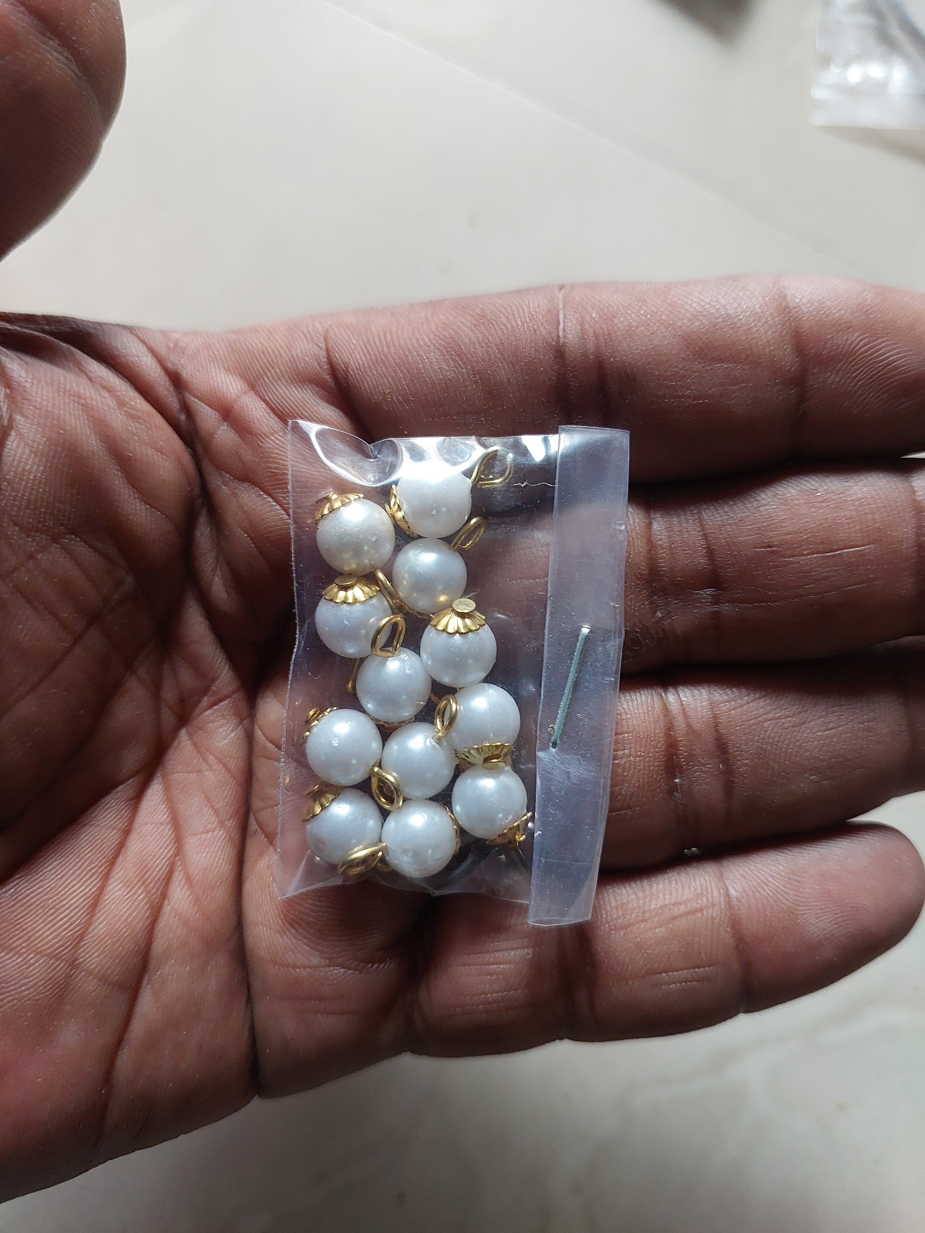 Round Pearl Drops 1 -White- 6 pair in a pack