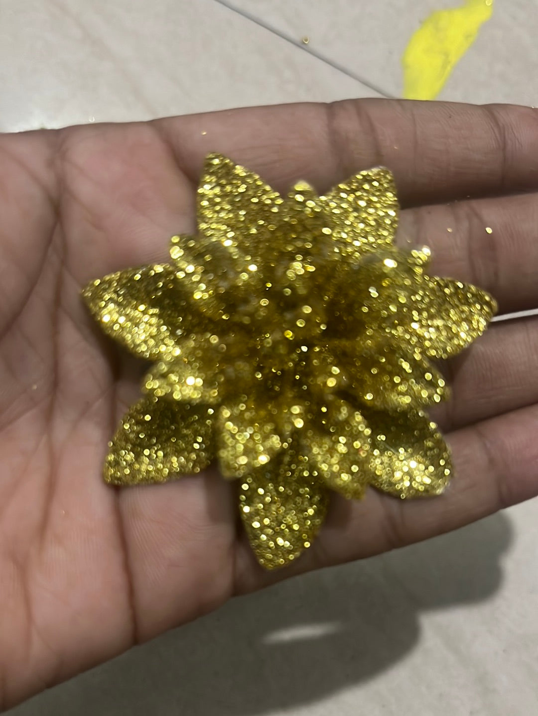 Gold Glitter flower 01 per piece