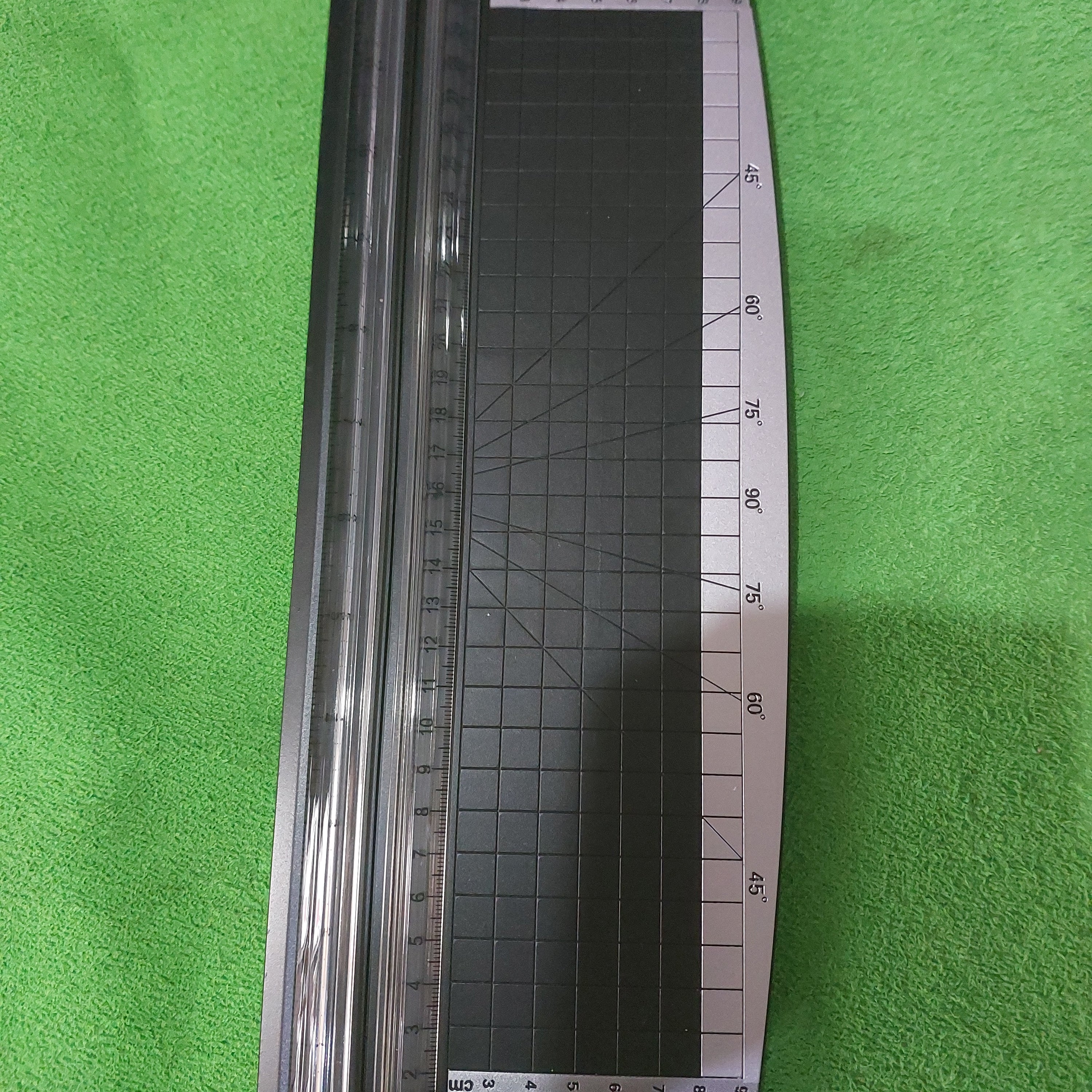 A4 size paper trimmer