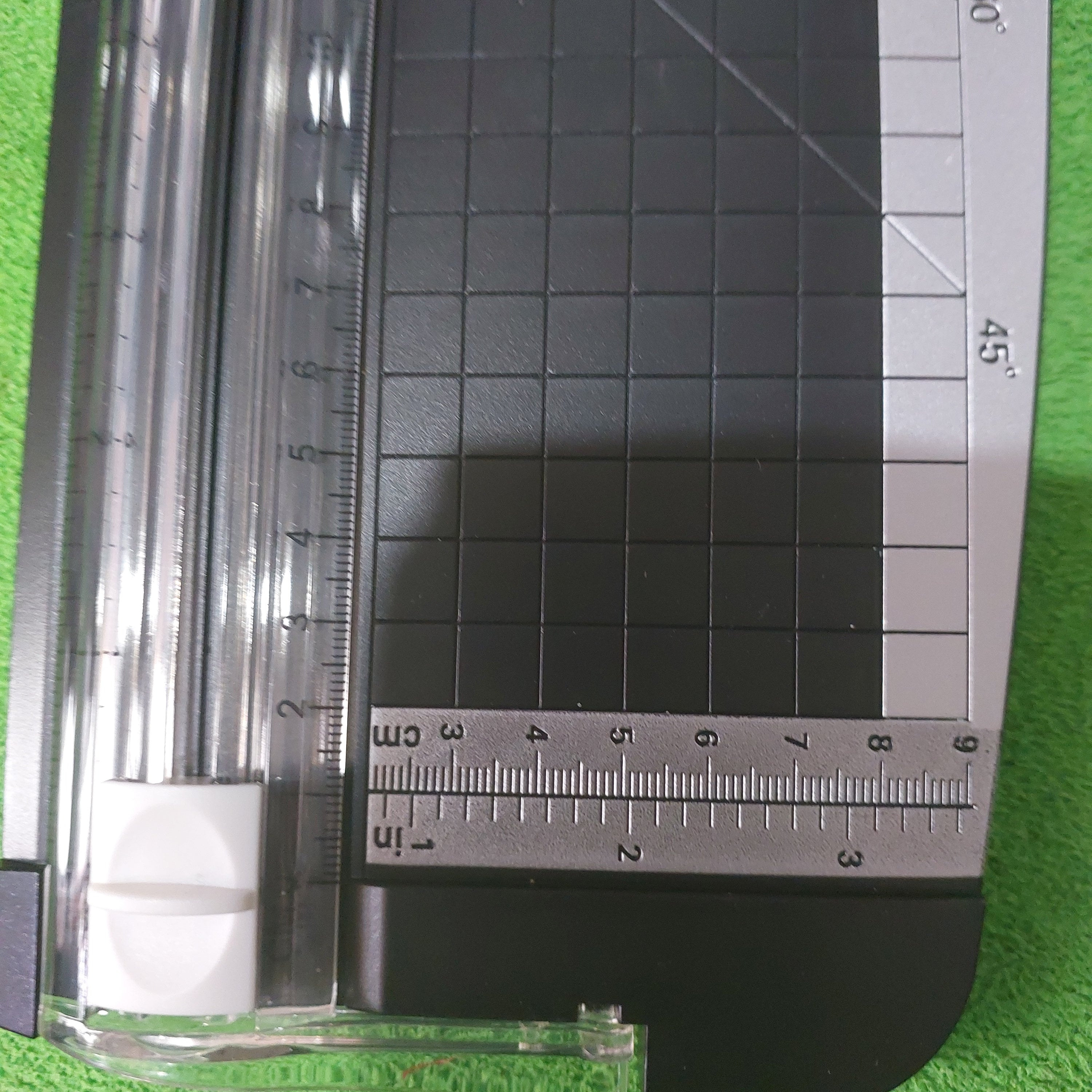 A4 size paper trimmer