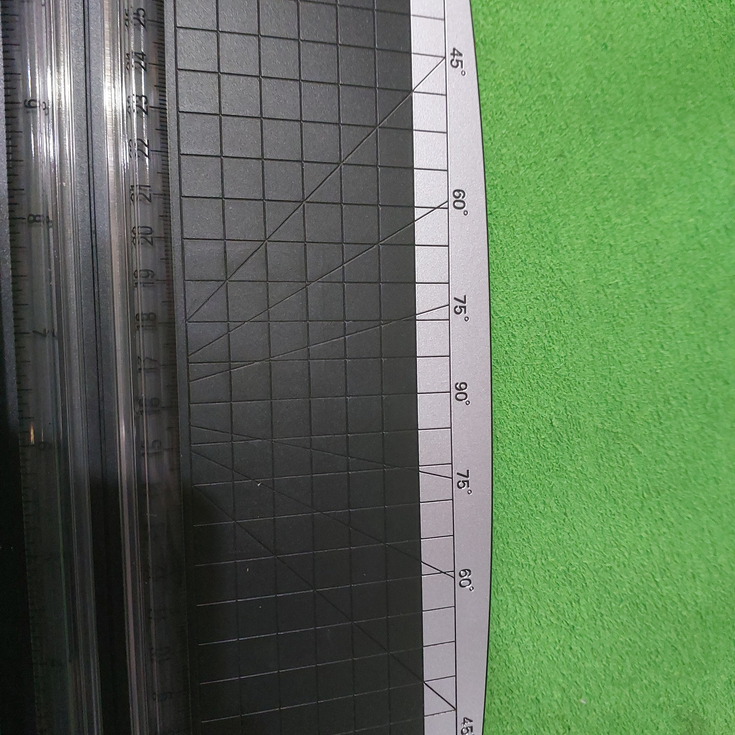 A4 size paper trimmer