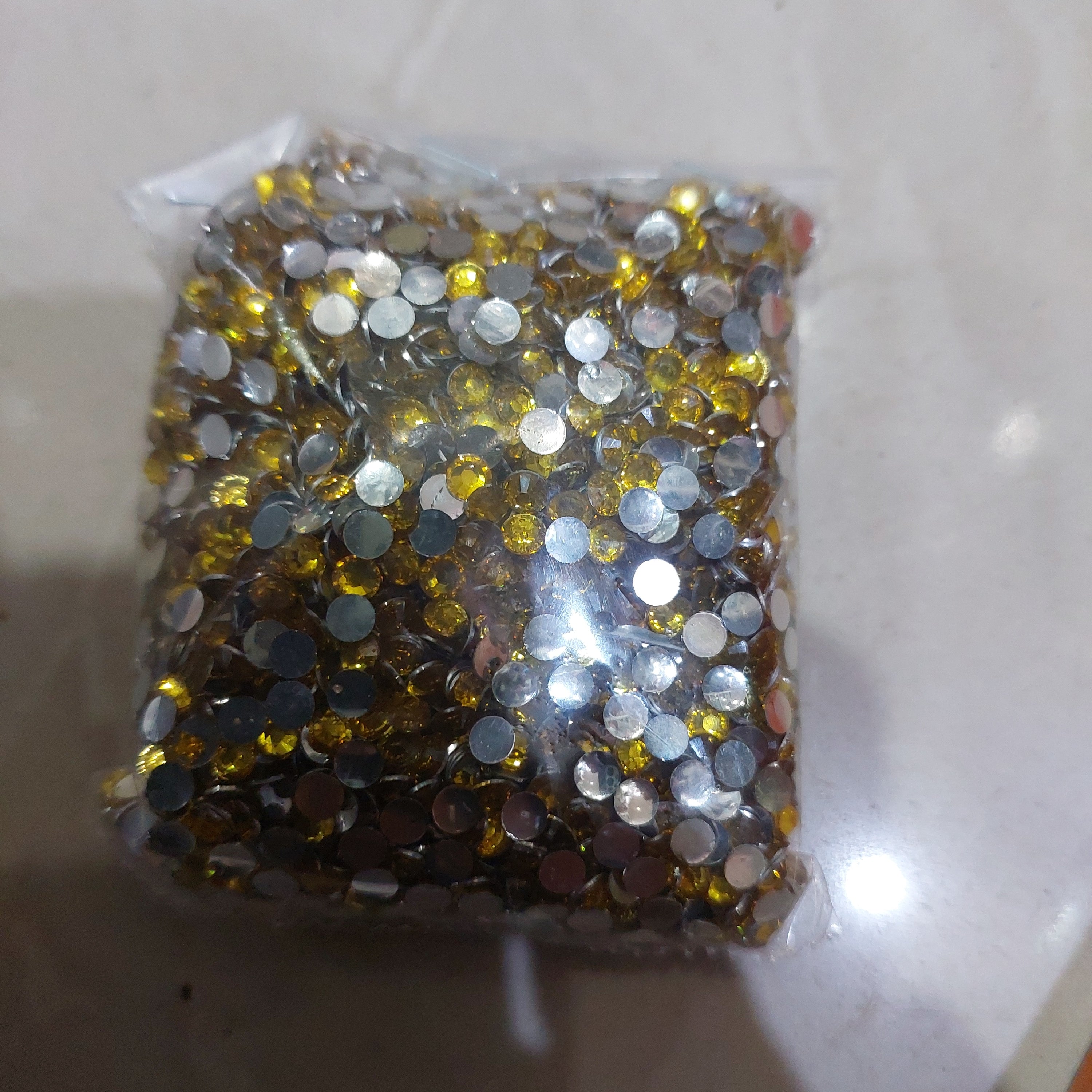 Gold 4mm Resin kundan-50g