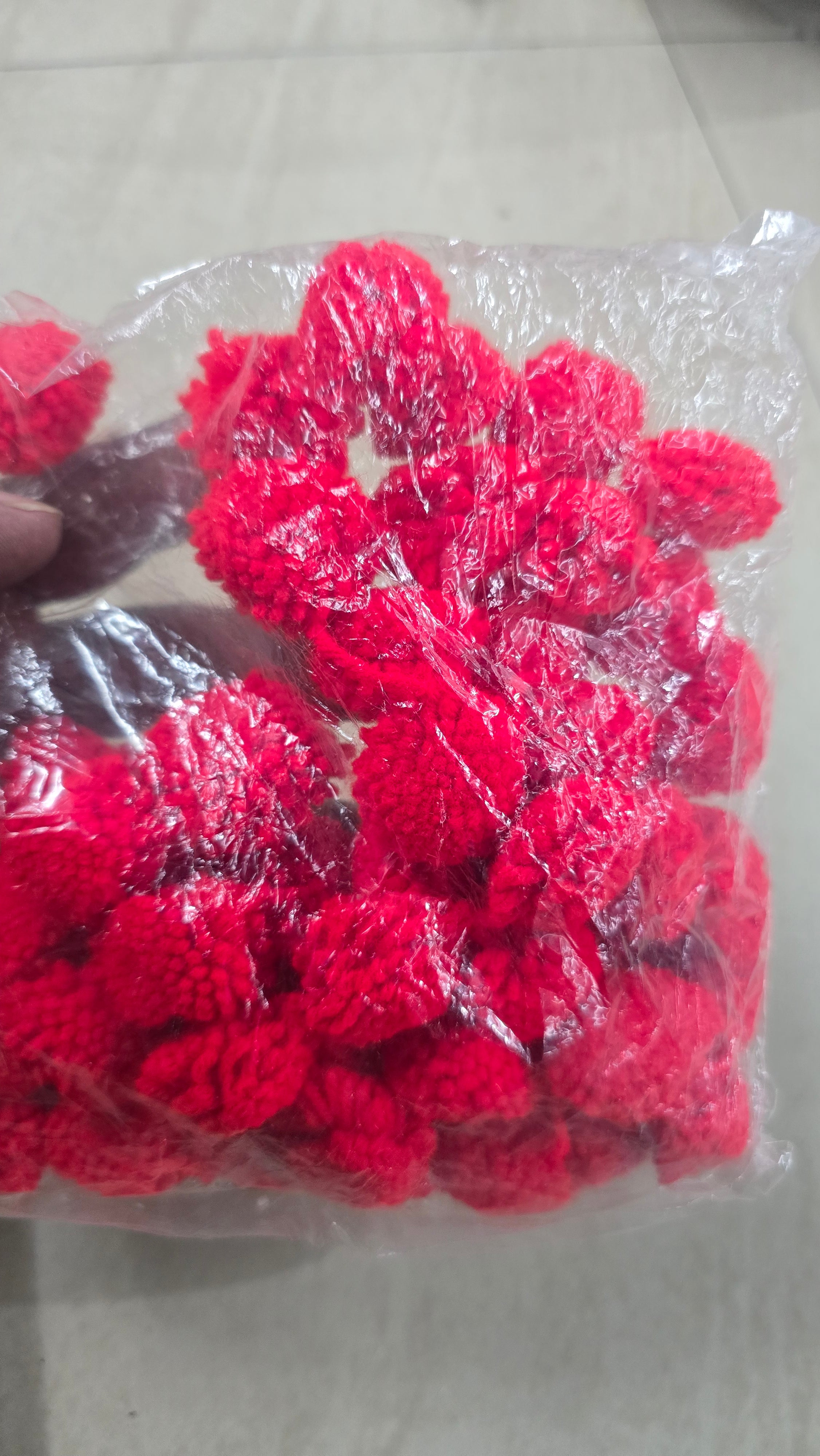 Pom pom woolen thread Red