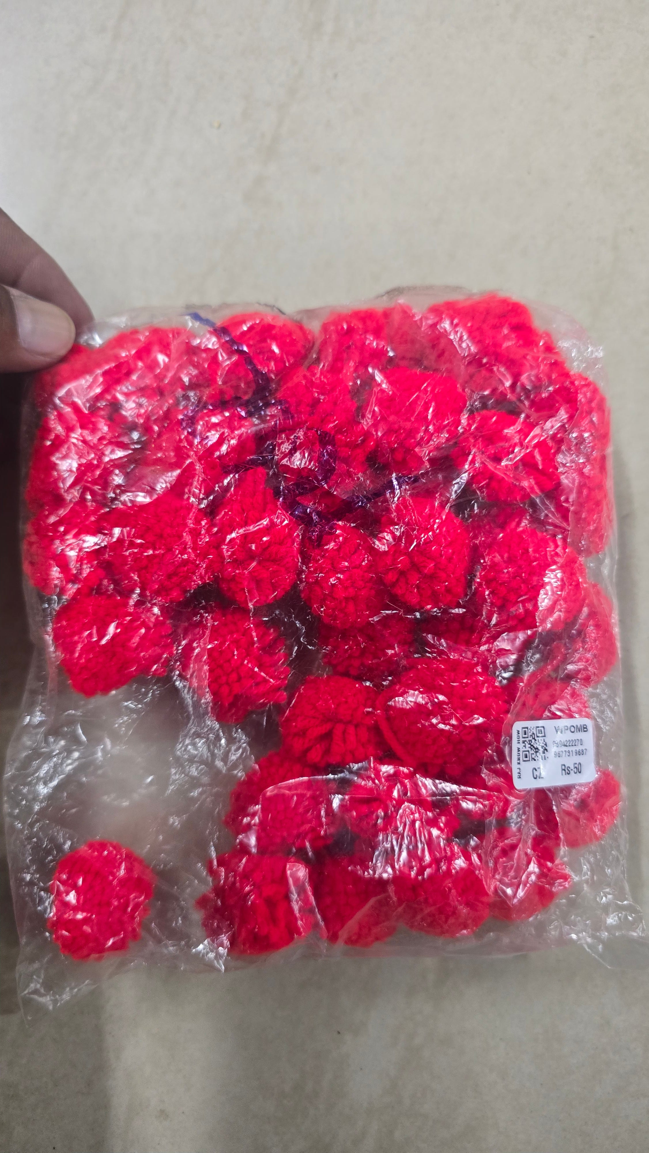 Pom pom woolen thread Red