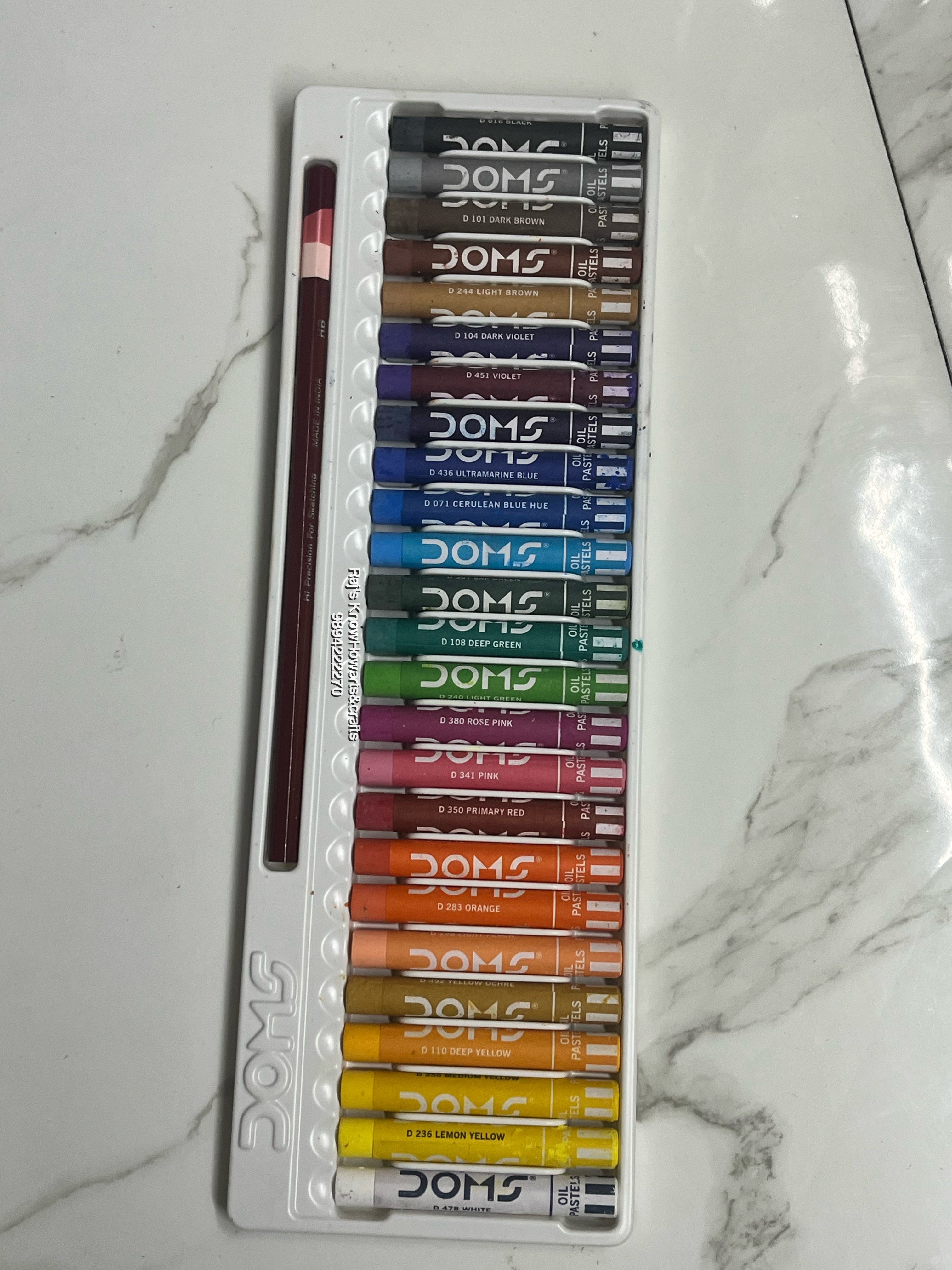 Doms 25 shades oil pastels