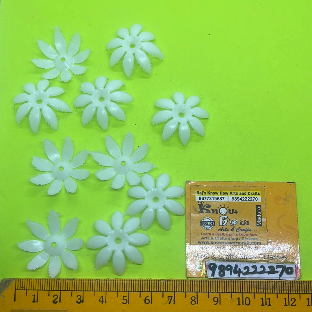 Wall hanging paper white flowers 100g in a pack