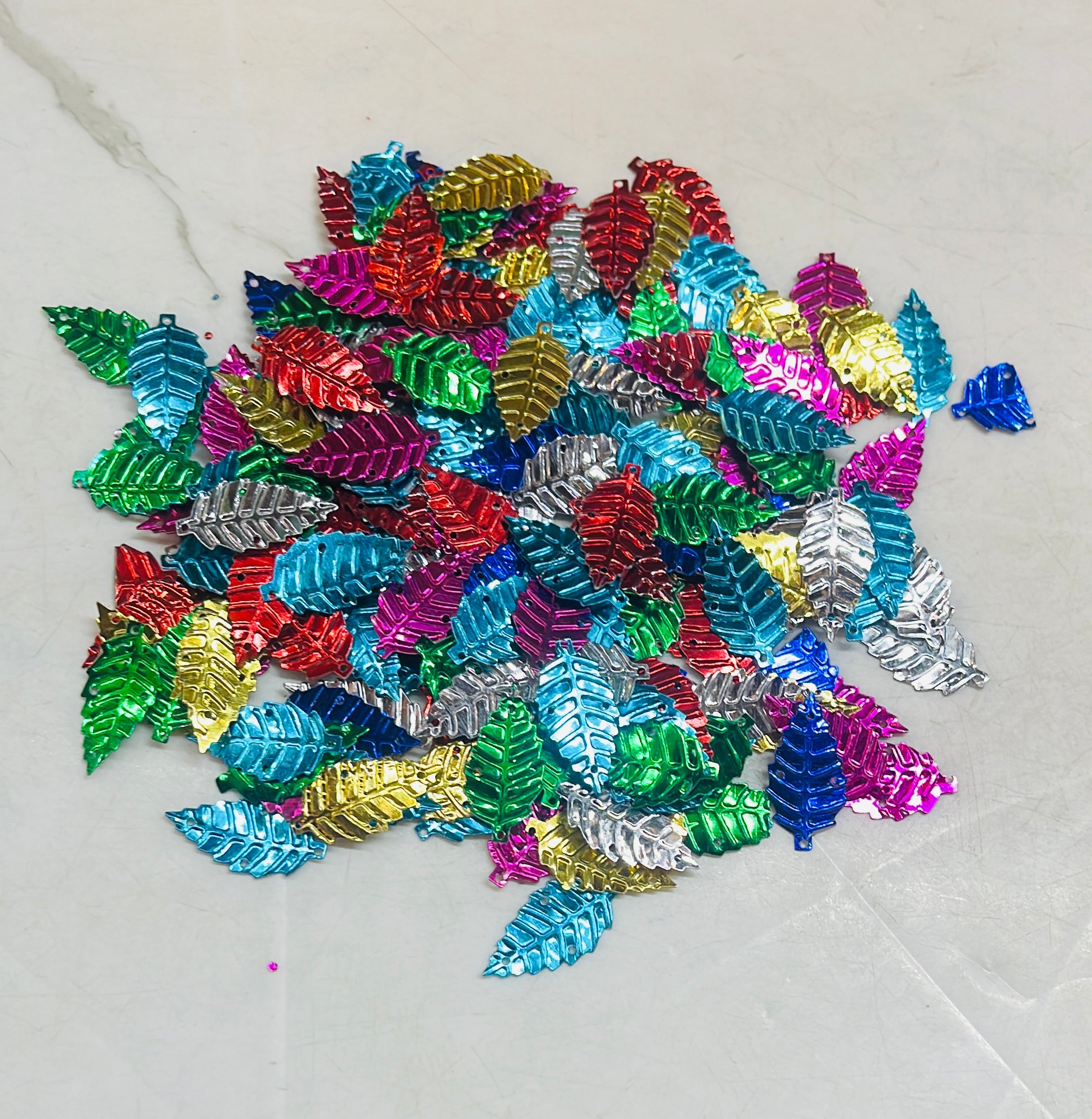 Chamki multicolor leaves 100g-1pack/555C
