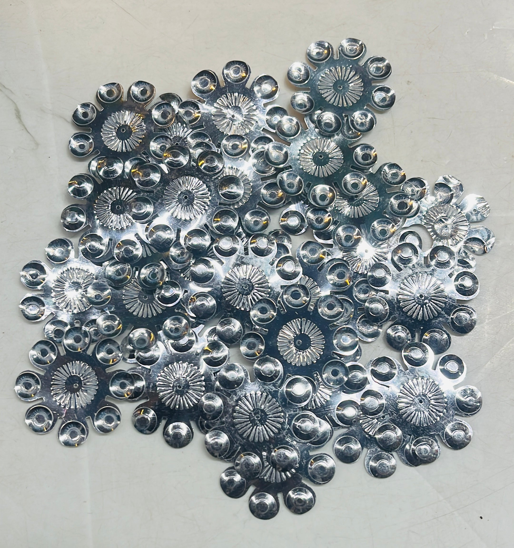 Flower design 1.5inch silver sequence 100g-1pack/555C