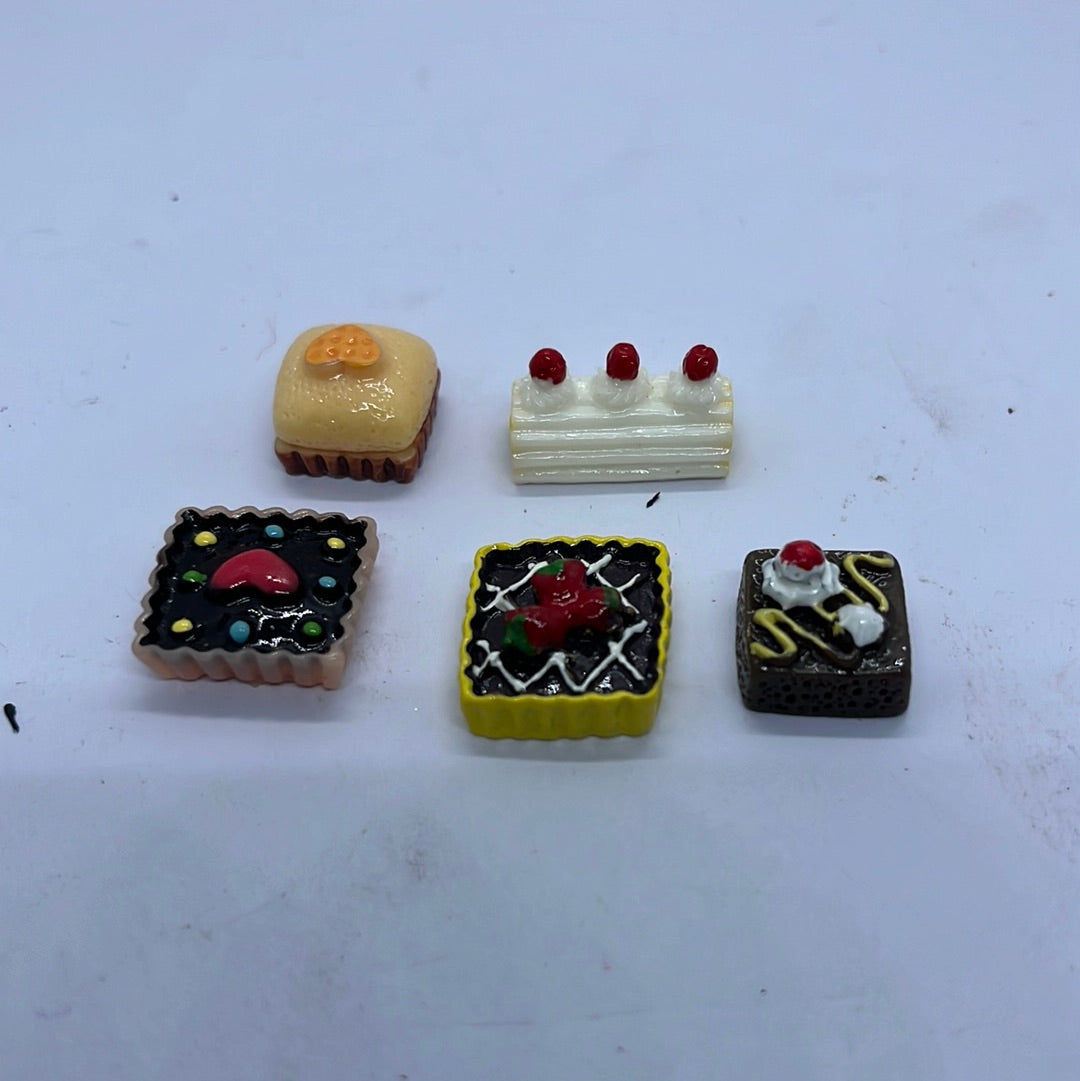 Fancy cakes strawberry miniature