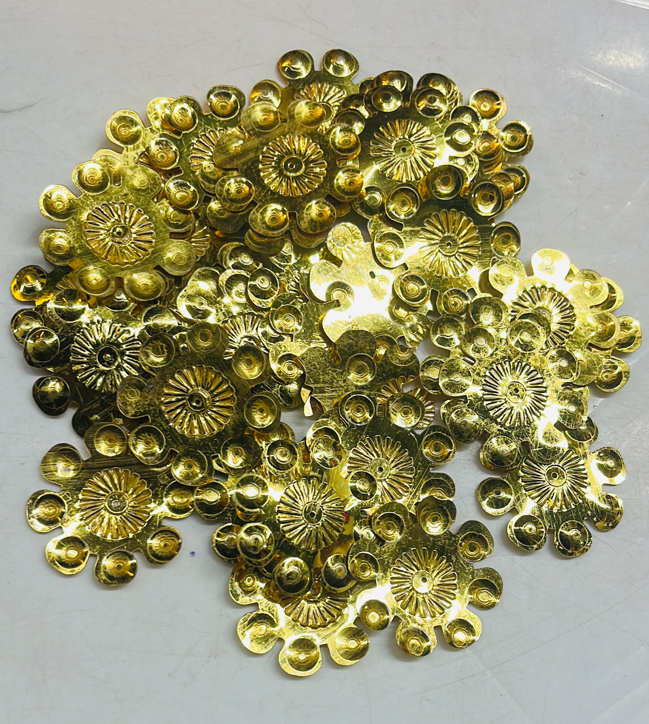 Flower design 1.5inch gold sequence 100g-1pack/555C