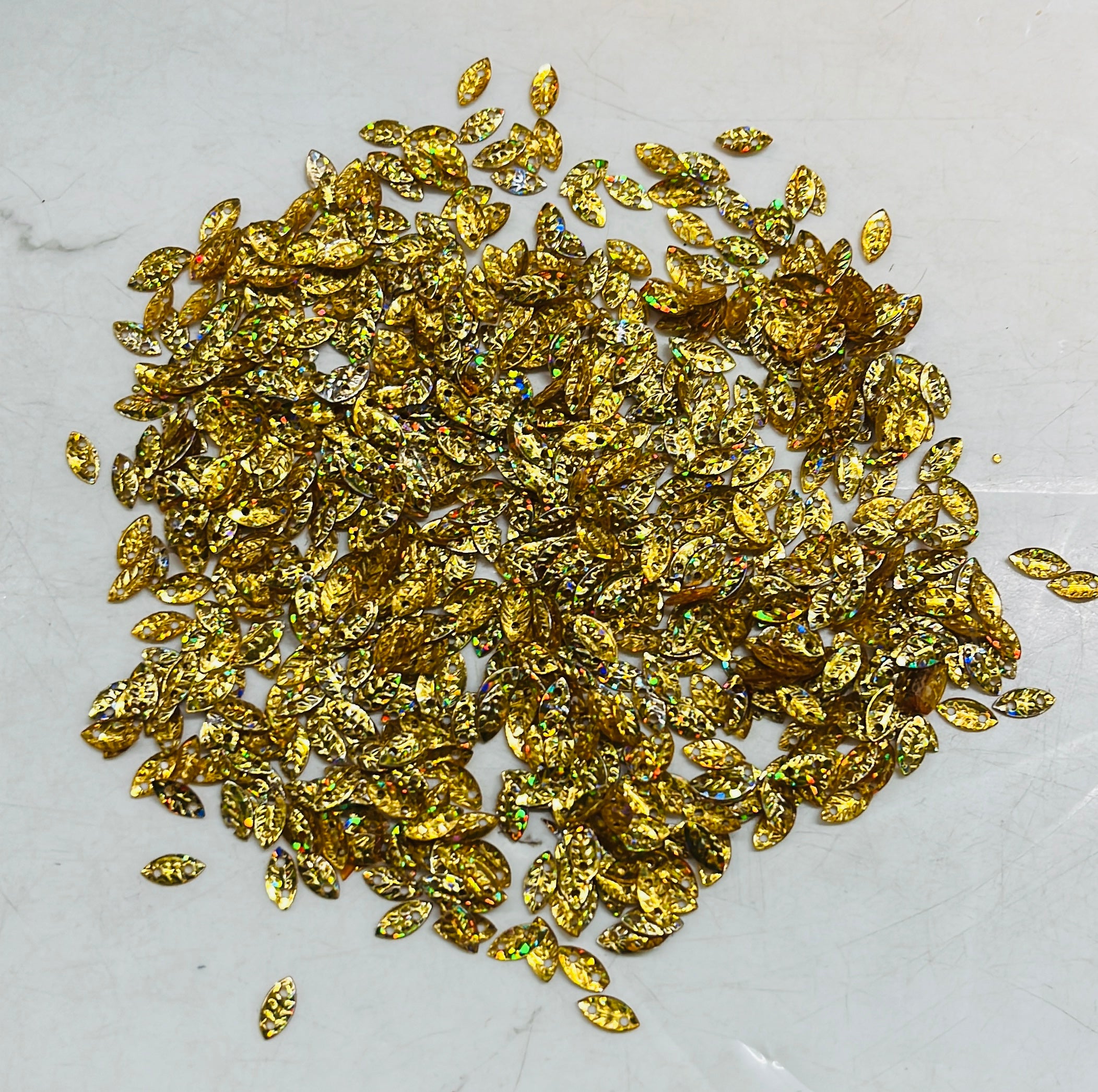 Mini leaf design chamki with hole  100g-1pack/555C