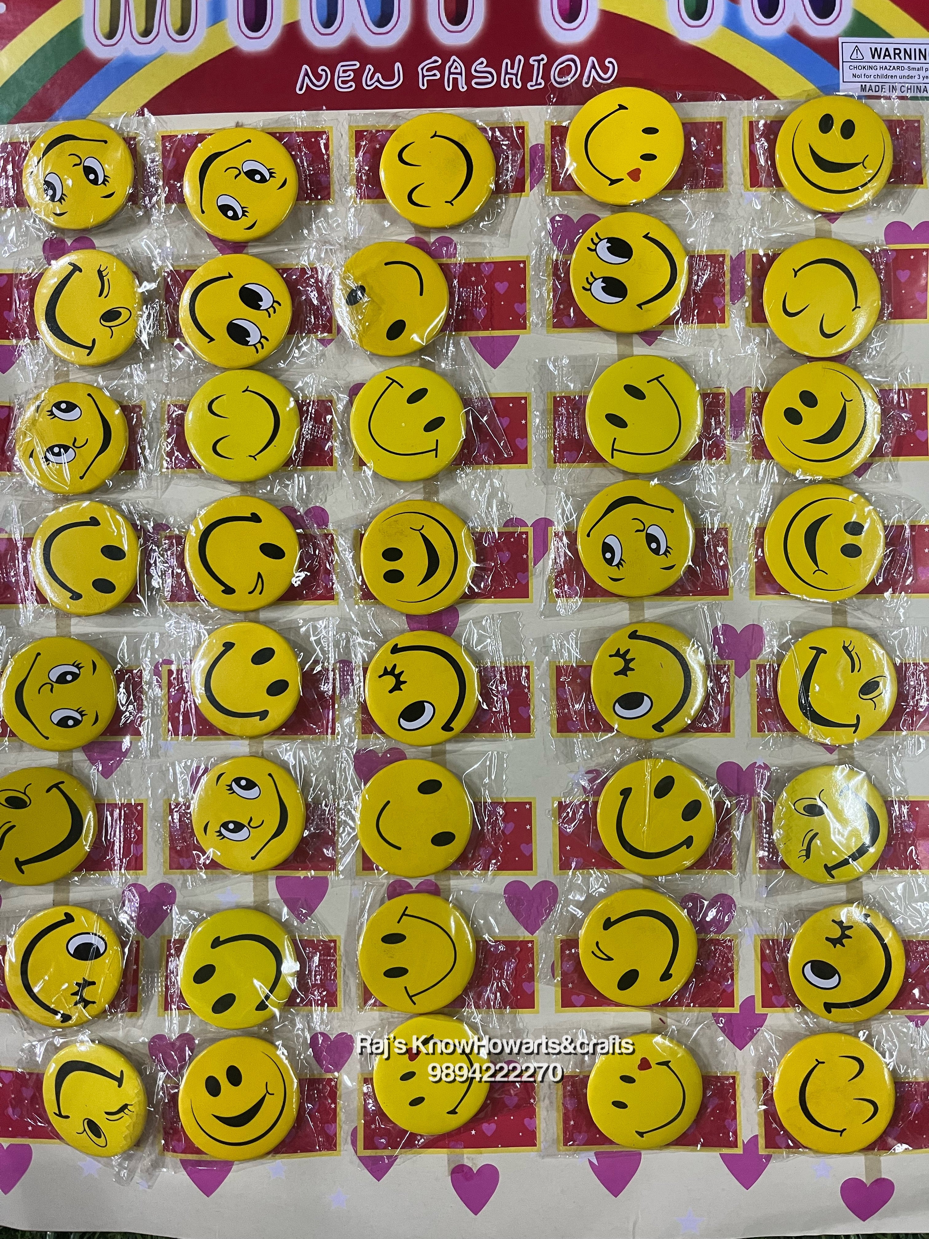 Smiley Batch mini pin