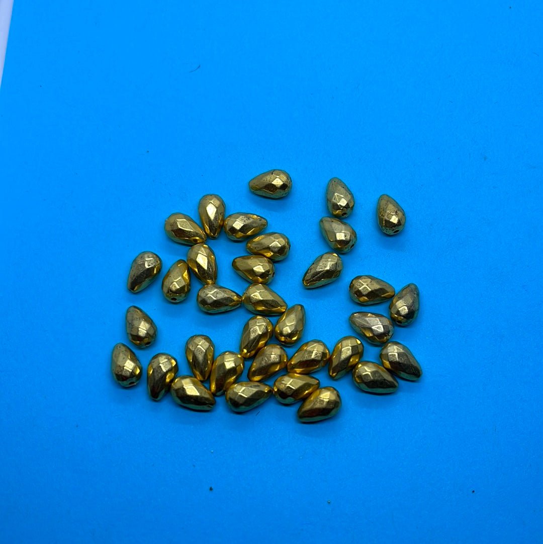 Drop shape beads gold color more than 25pc