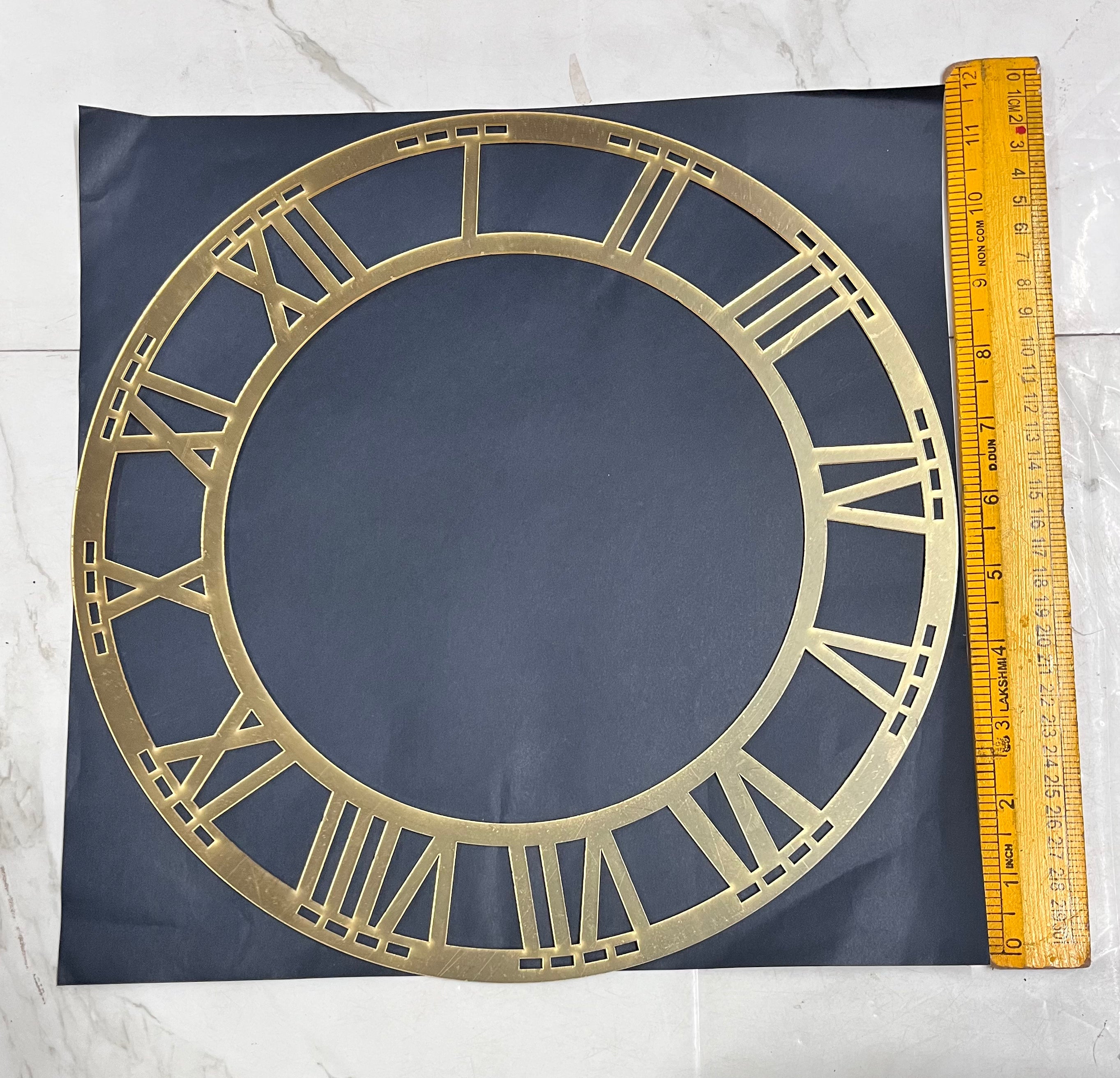 Acrylic clock round roman letter