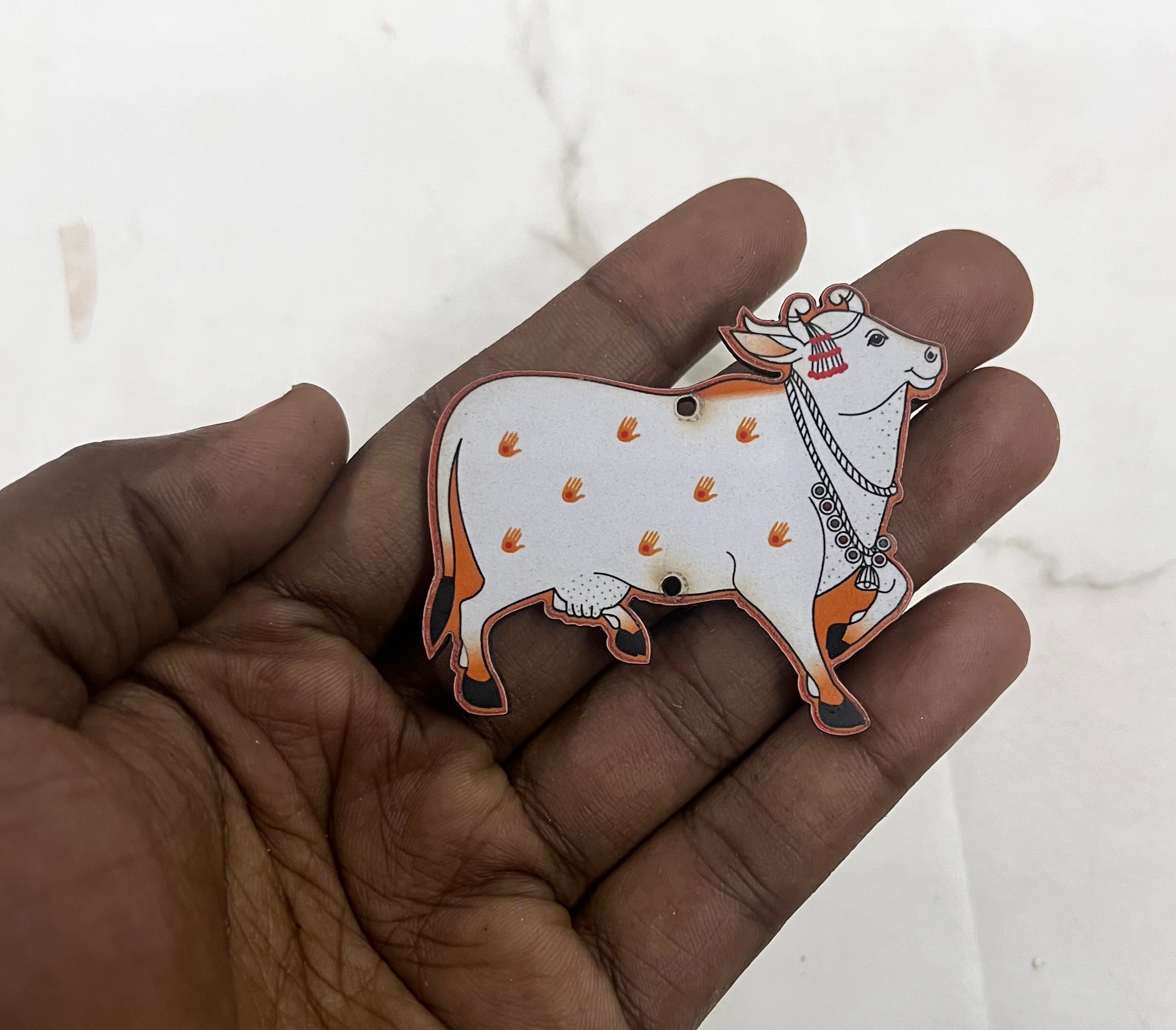 Cow wooden cutout with hole 1inch 25piece pack