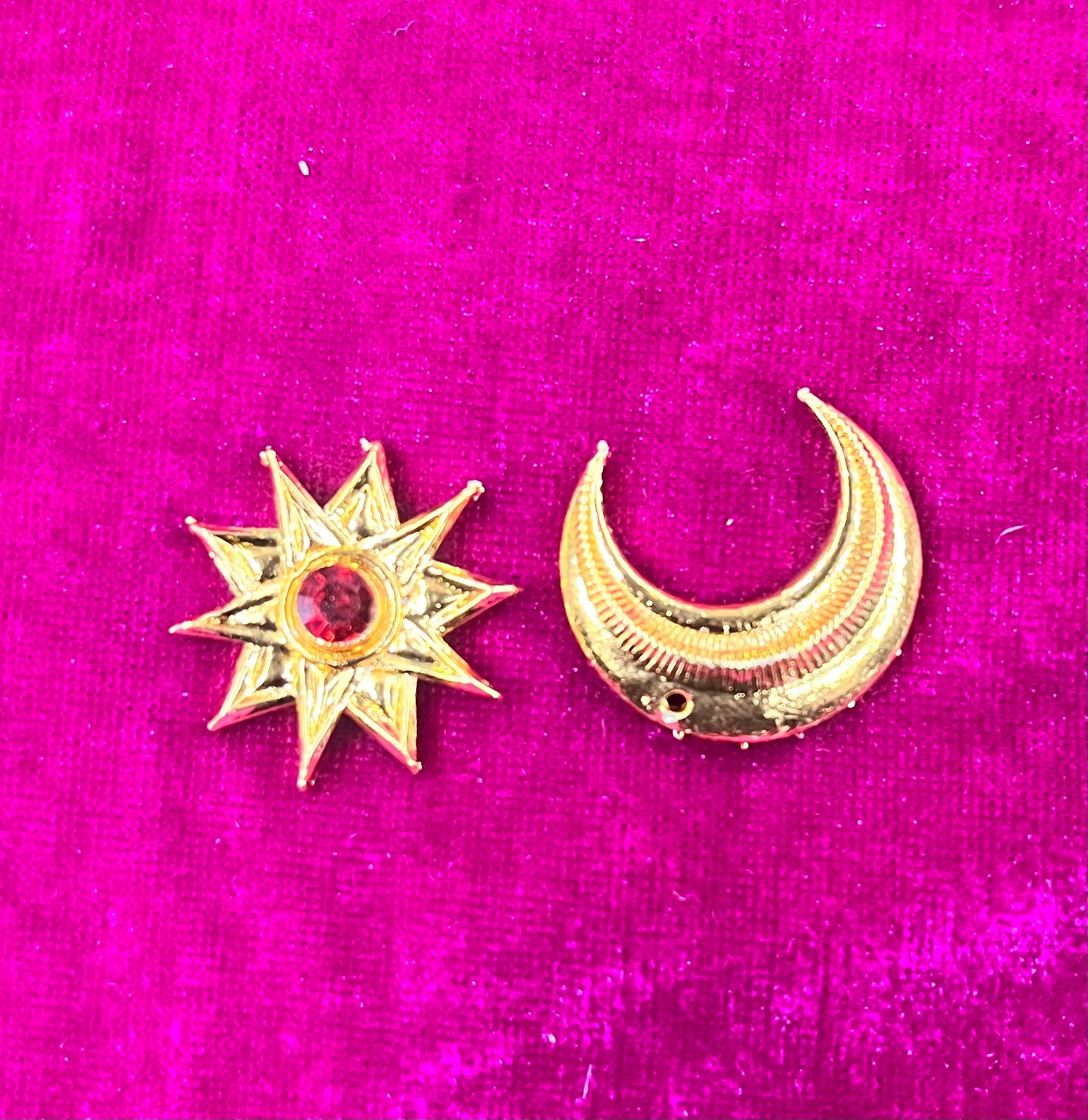Chandra suriya pirai medium plain 2pc set Goddess jewellery -1piece pack