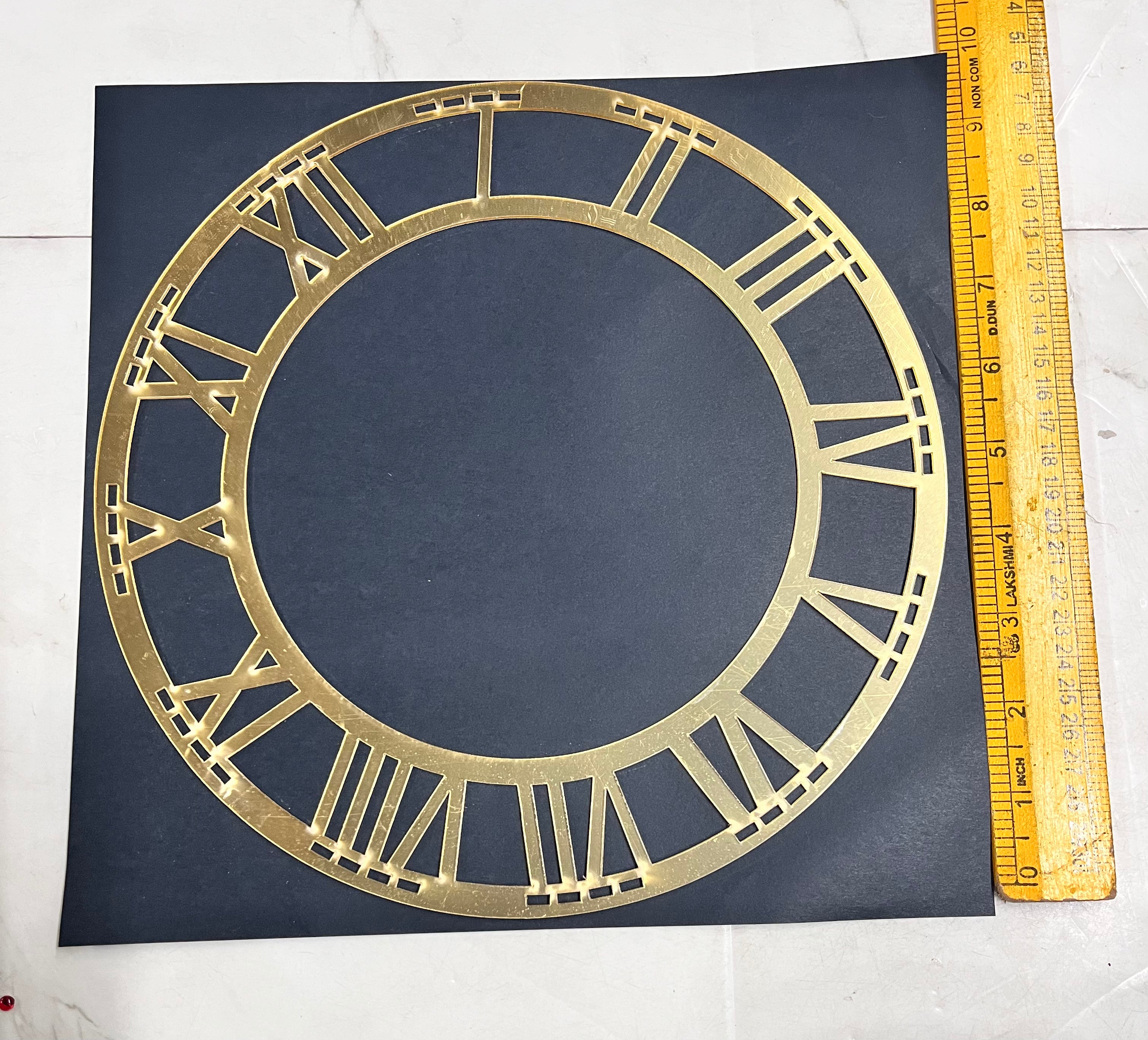 Acrylic clock round roman letter
