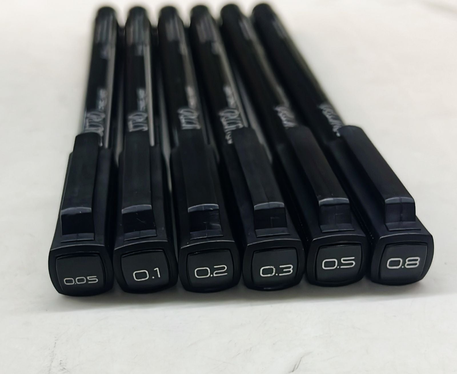 Brustro professional waterproof Fine liners pen - draw black lines on gold foil with variations