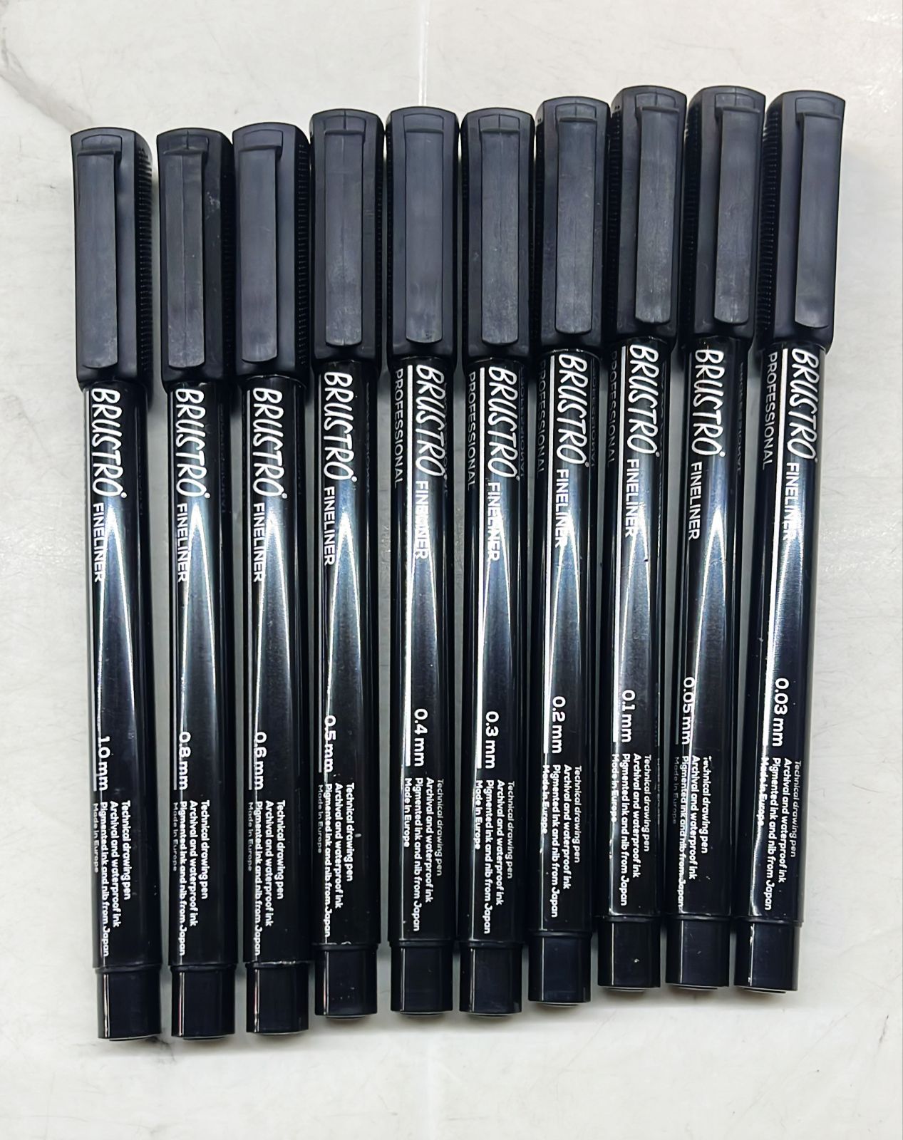 Brustro professional waterproof Fine liners pen - draw black lines on gold foil with variations