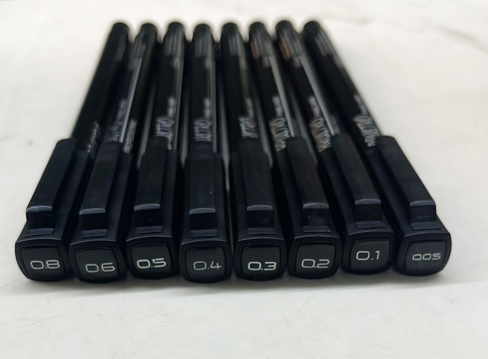 Brustro professional waterproof Fine liners pen - draw black lines on gold foil with variations