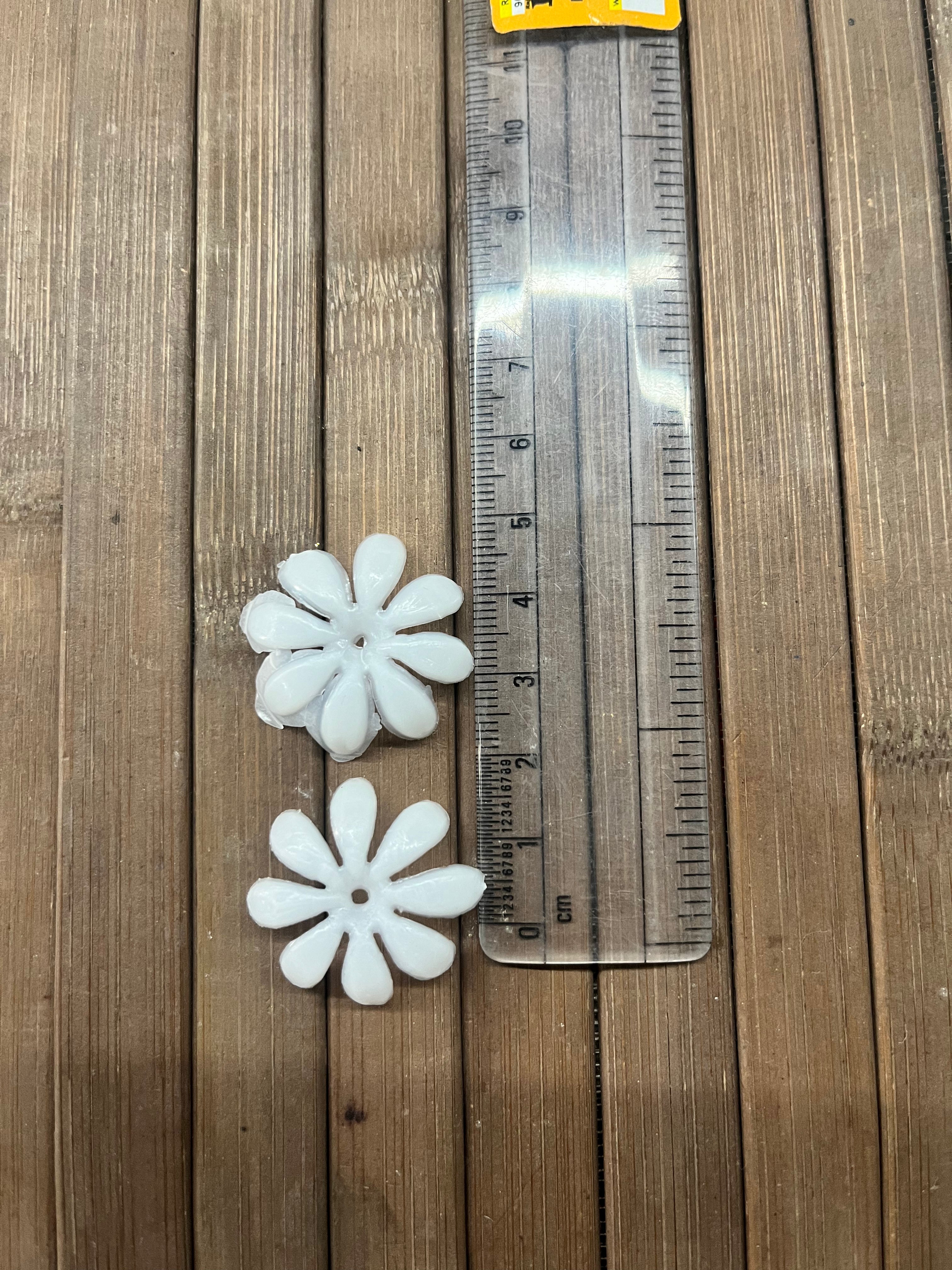 Acrylic white plastic  marigold flower 100g pack