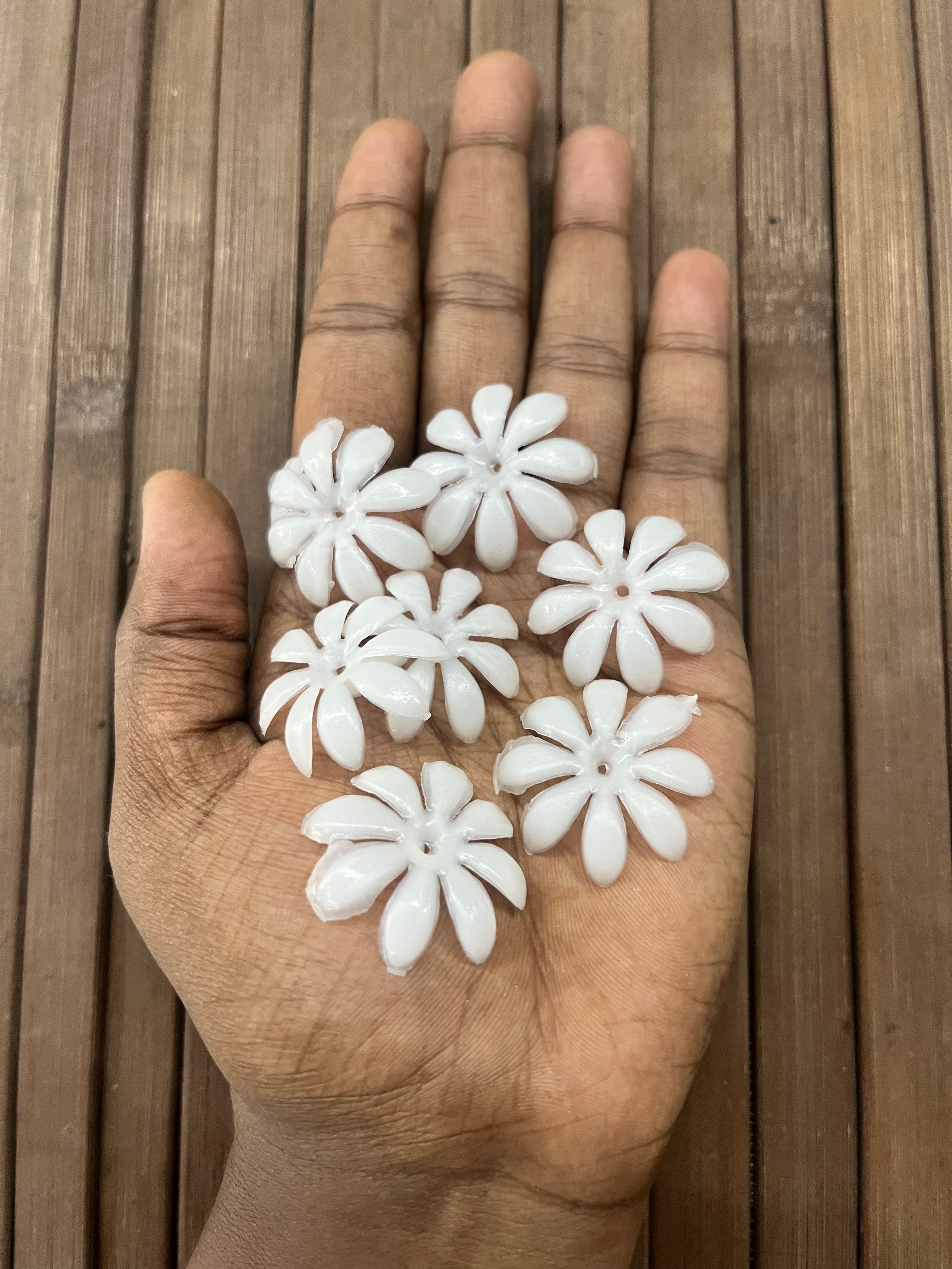 Acrylic white plastic  marigold flower 100g pack