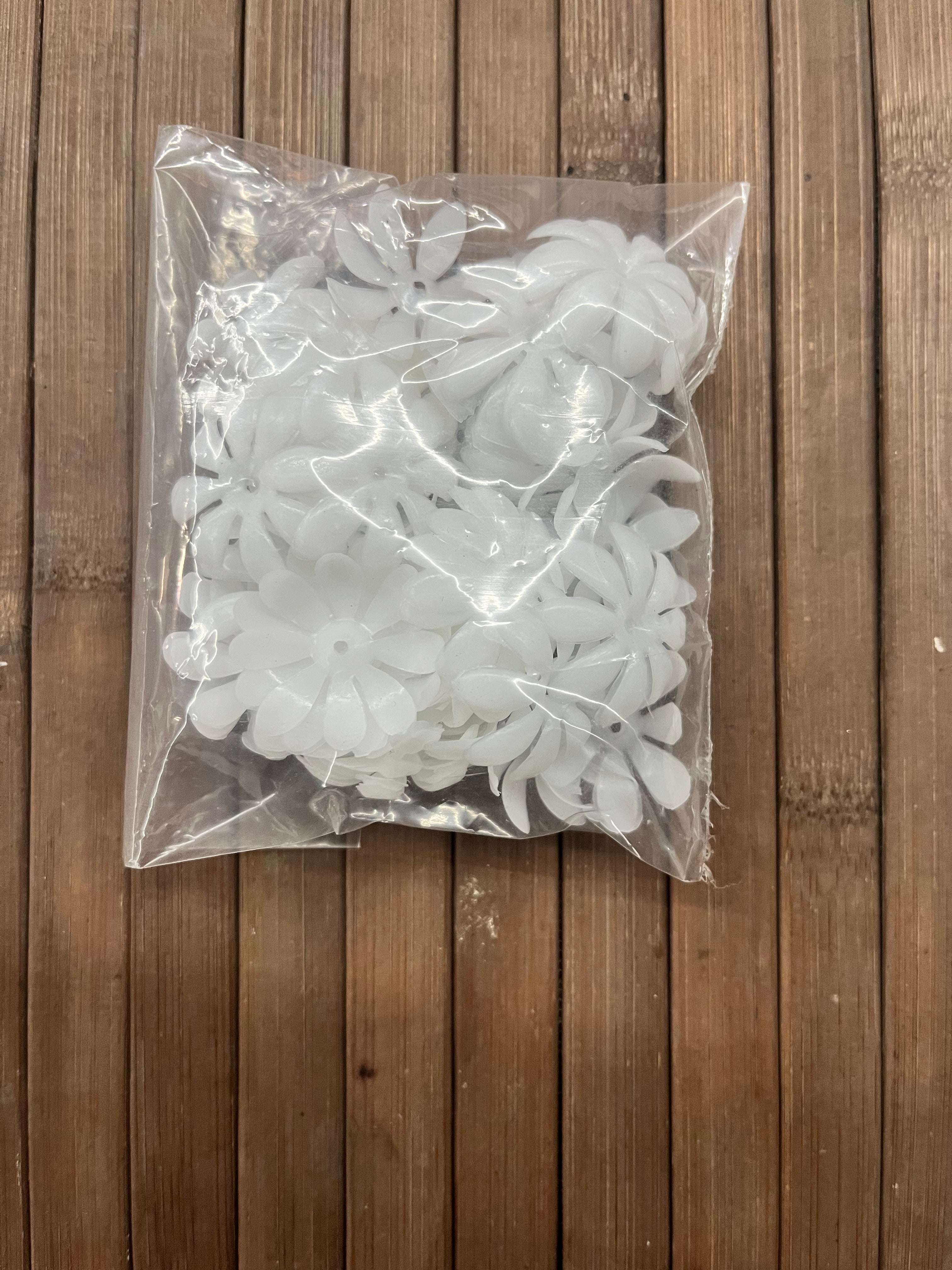 Acrylic white plastic  marigold flower 100g pack