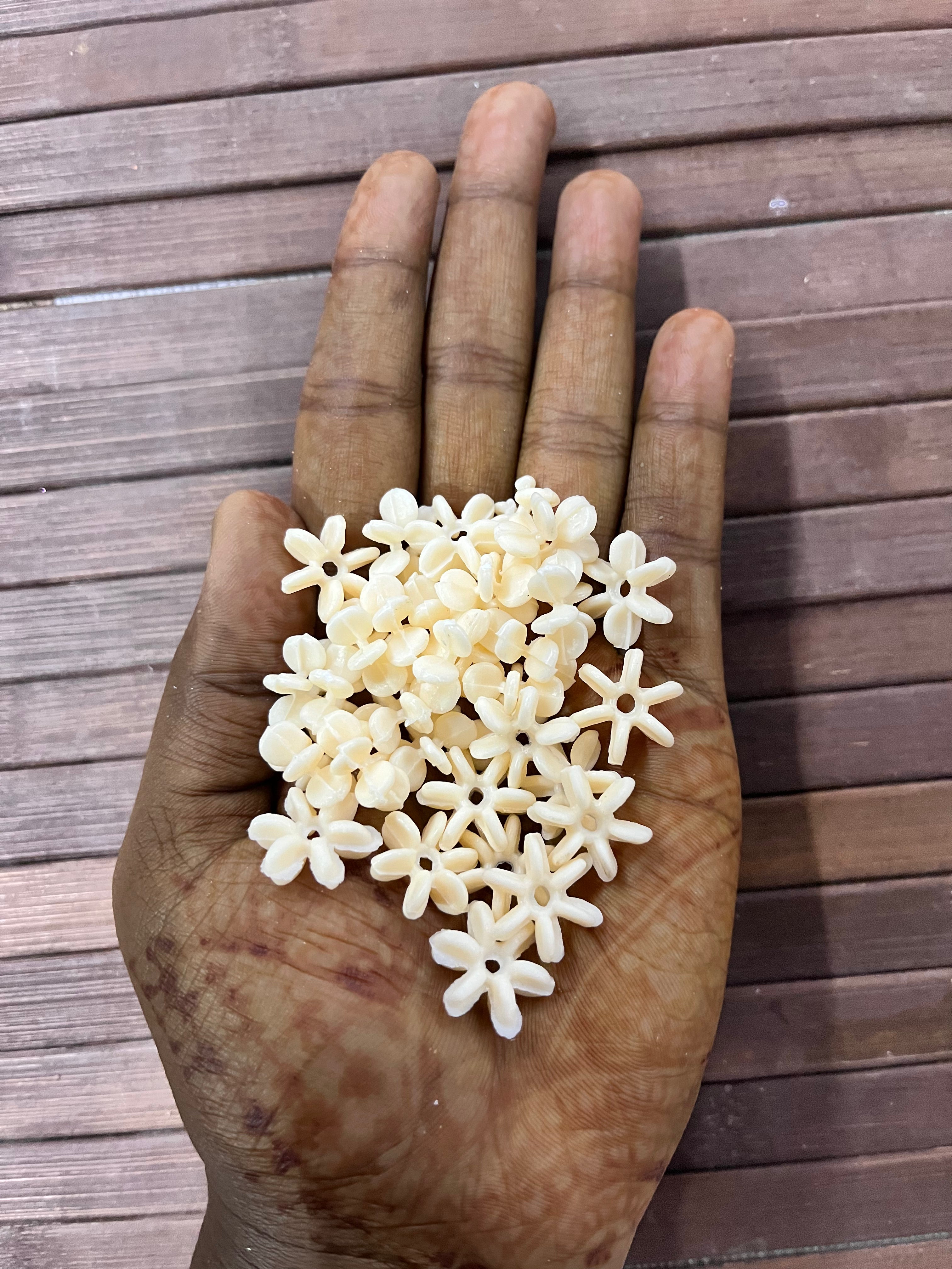 Acrylic plastic chakri ganga bead medium-100g in a pack