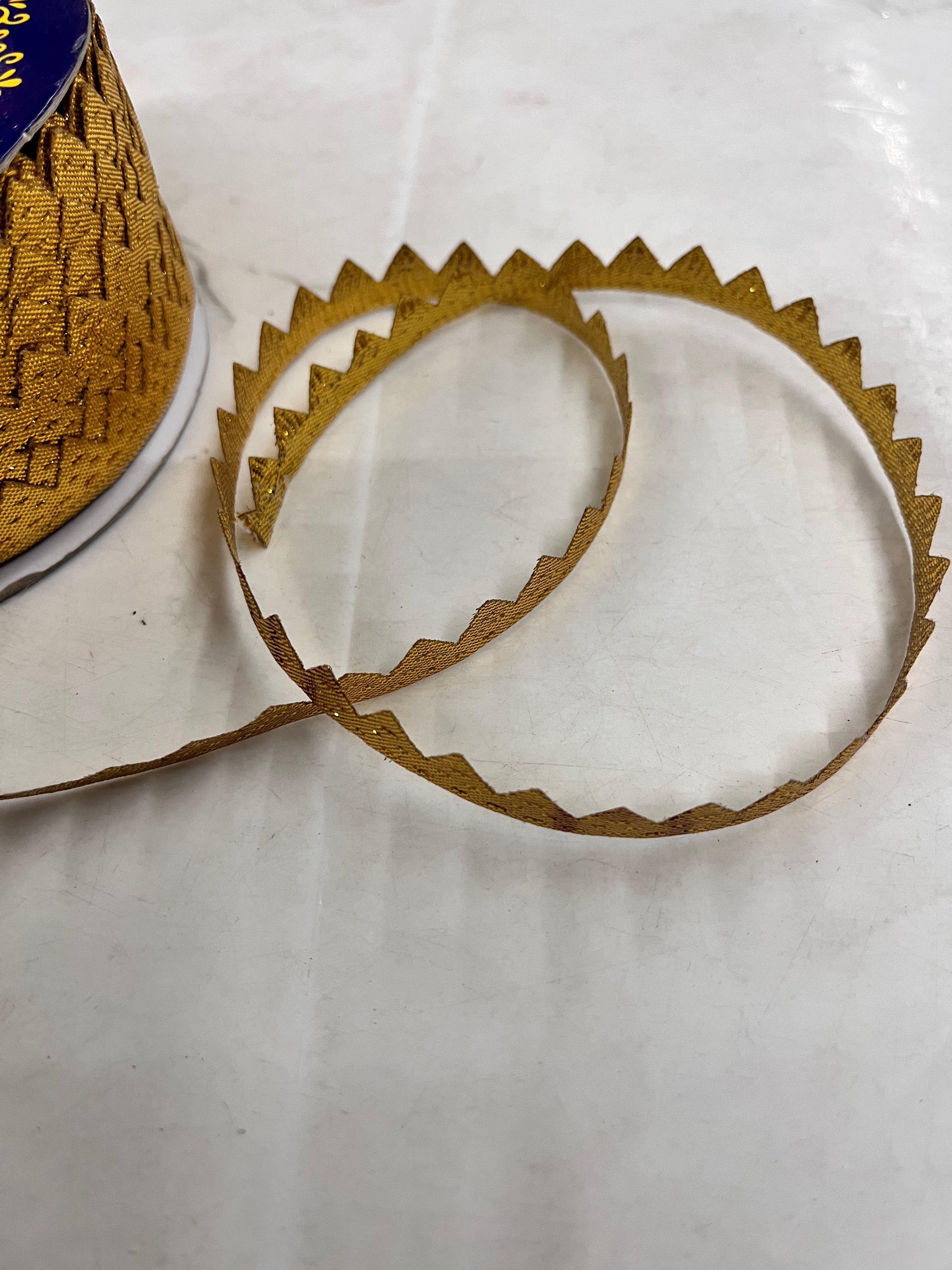 Fancy golden triangle lace -1 roll – KnowHowArtCraft