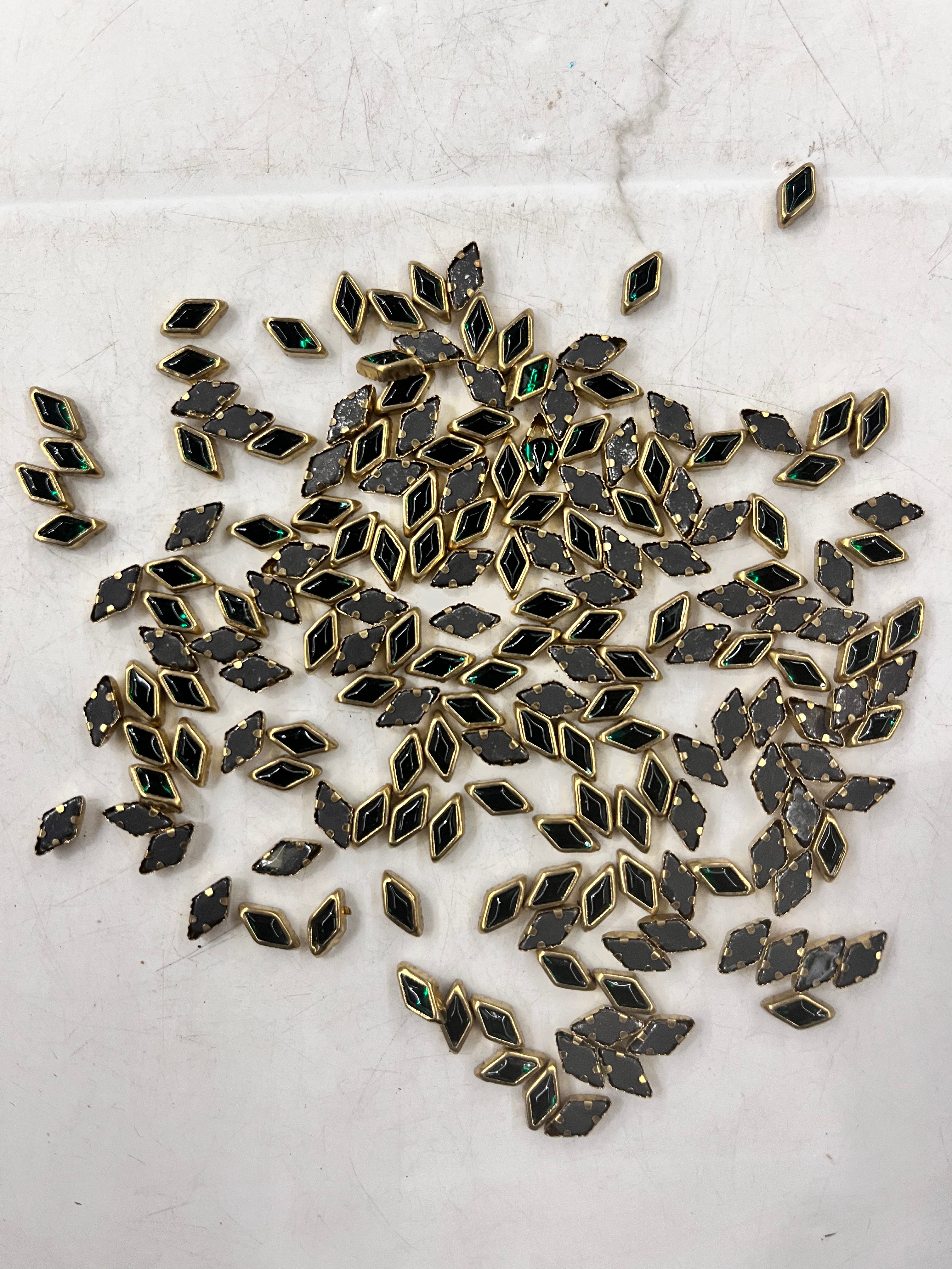 Diamond frame kundan stone 4mm 50g-1pack difference colours available -DFKN