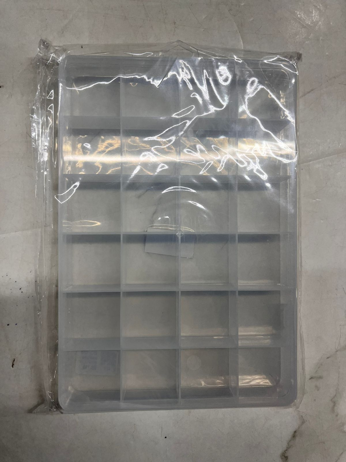 Plastic 24 pieces divider box 13x19 cm-BOD20