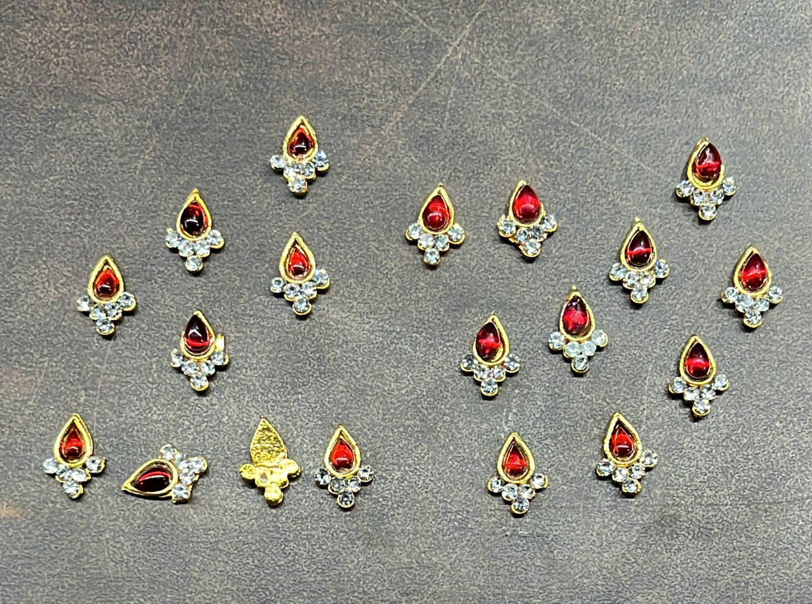 5stones THILAKAM POTTU small 4 PIECE . TLKS5