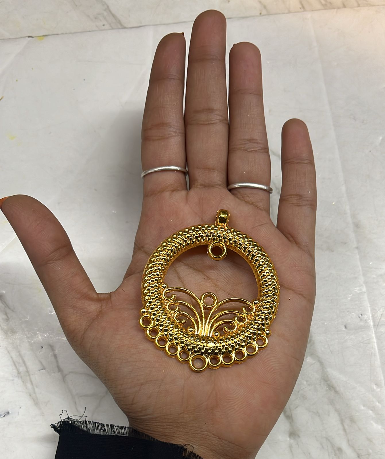 Acrylic Round Dangler- DSN1- 50 gram