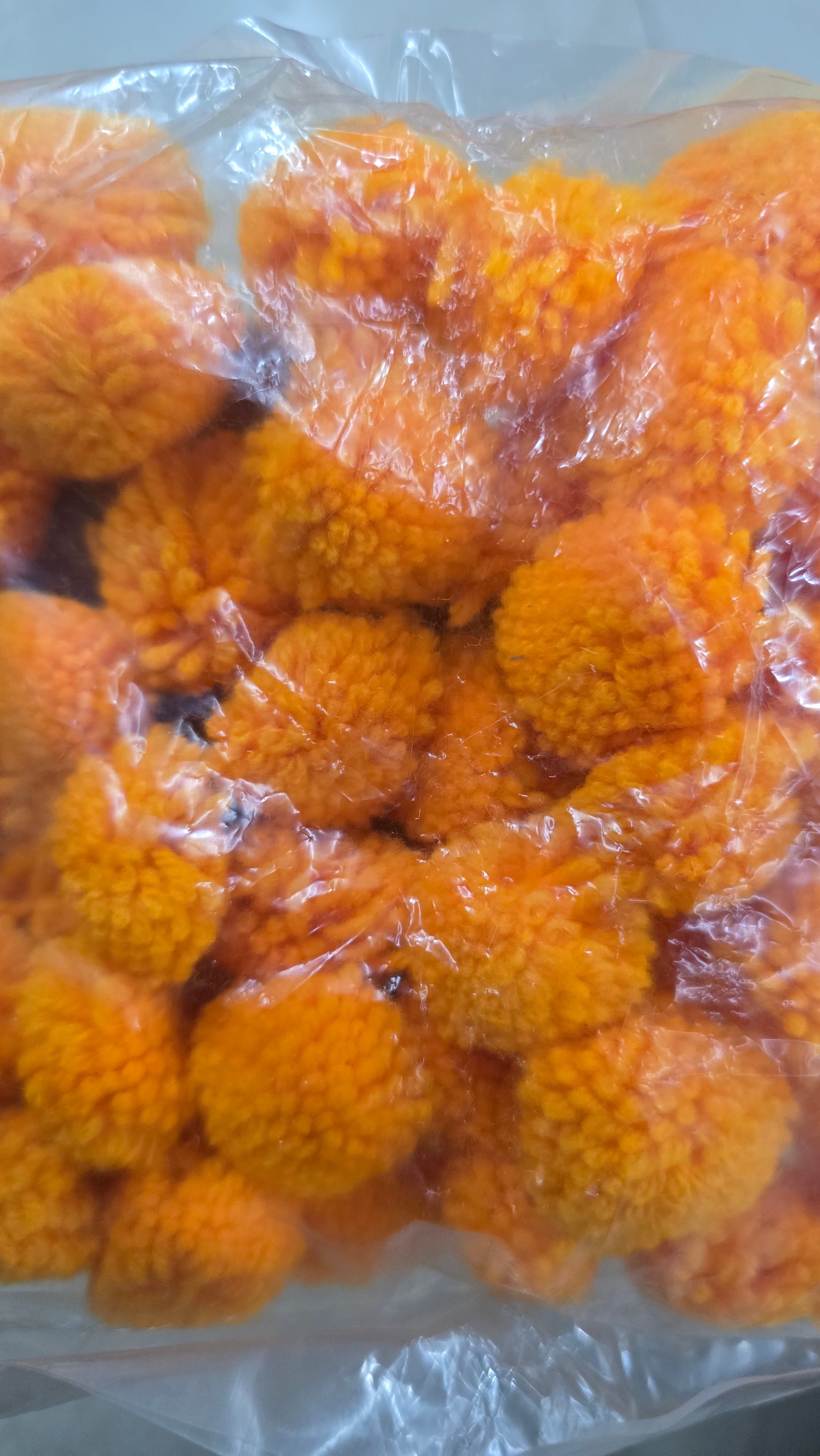 Woolen pom pom yellow- wpomb