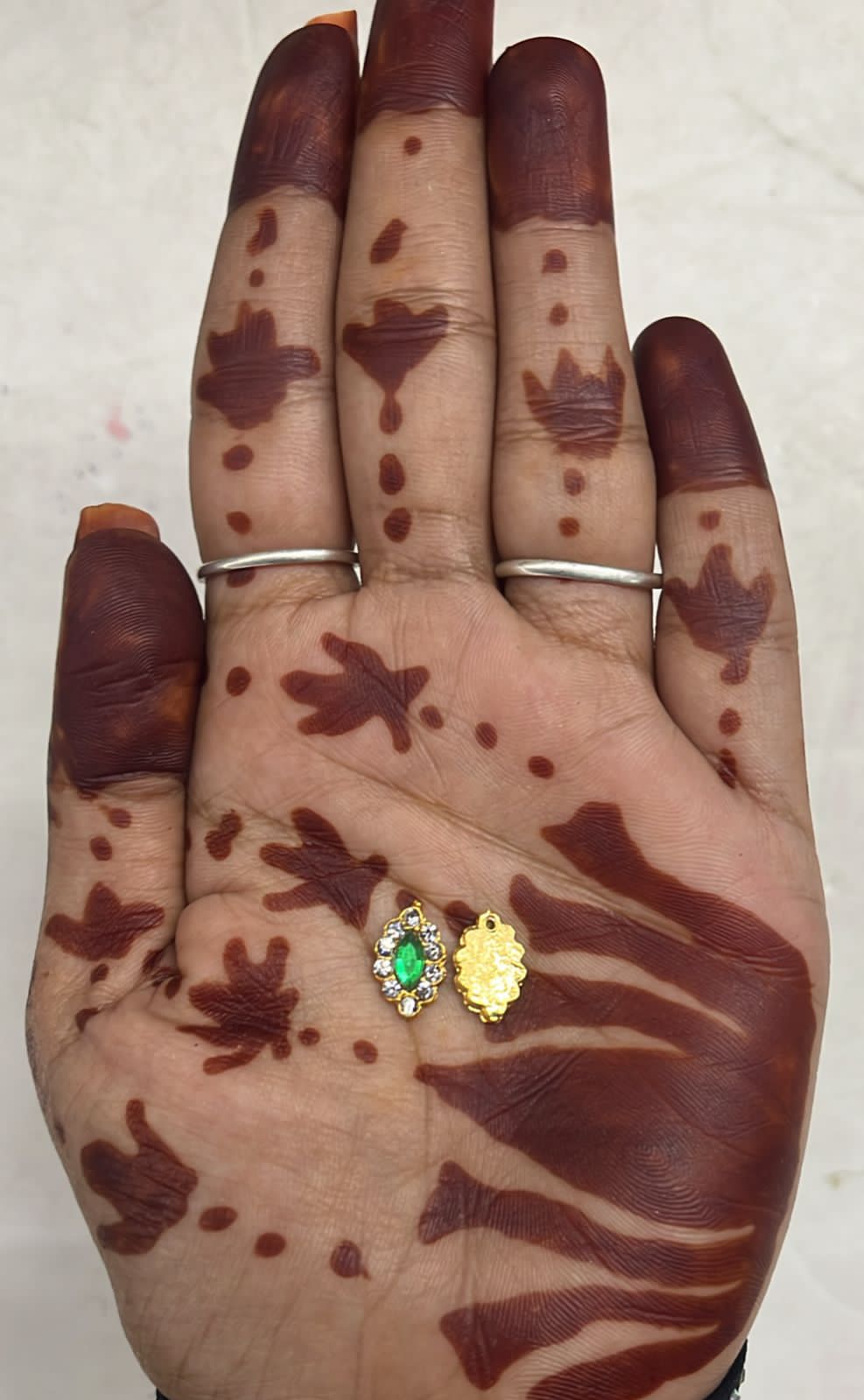 Eye Thilagam green stone small one pair _ETHGS