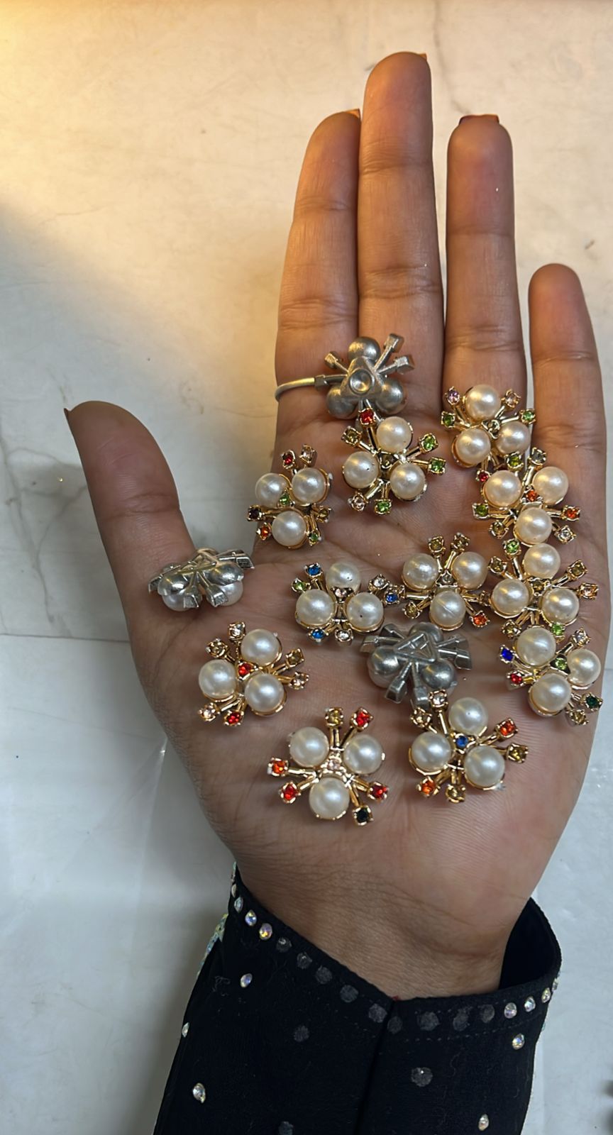 Pearl brooch 1 inch- 6 piece pack