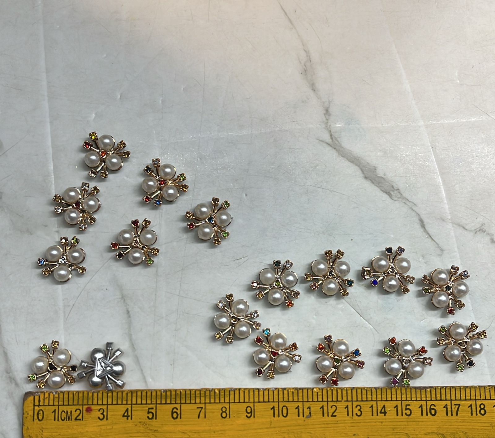 Pearl brooch 1 inch- 6 piece pack