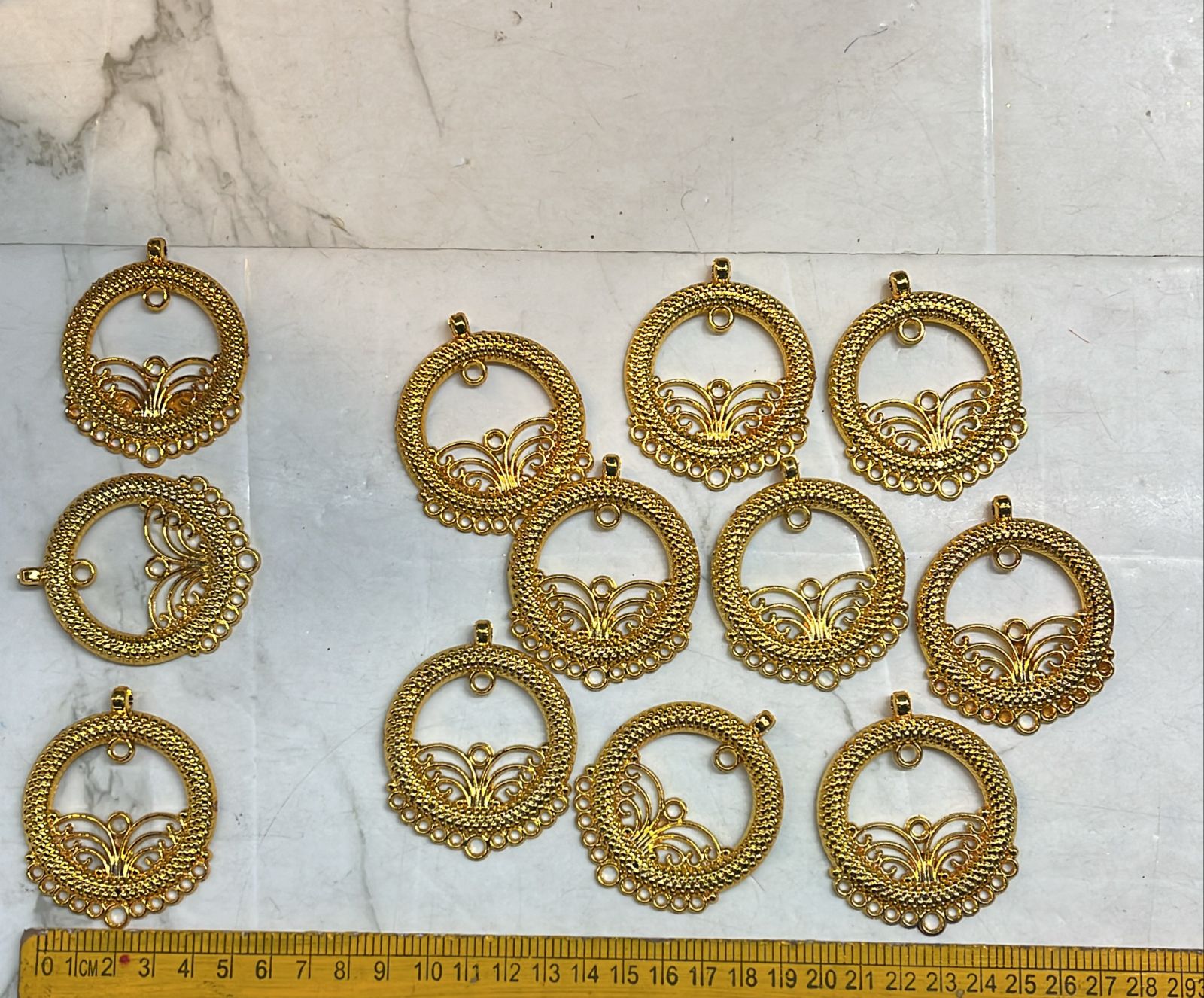 Round Dangular Design Acrylic Round Dangler- DSN1- 50 gram – KnowHowArtCraft